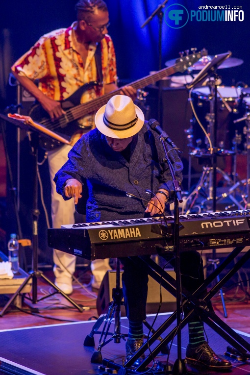 Sergio Mendes op Sergio Mendes - 08/05 - TivoliVredenburg foto