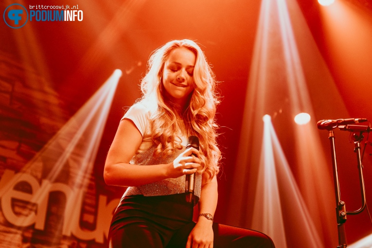 Emma Heesters op Boyce Avenue - 10/05 - Melkweg foto