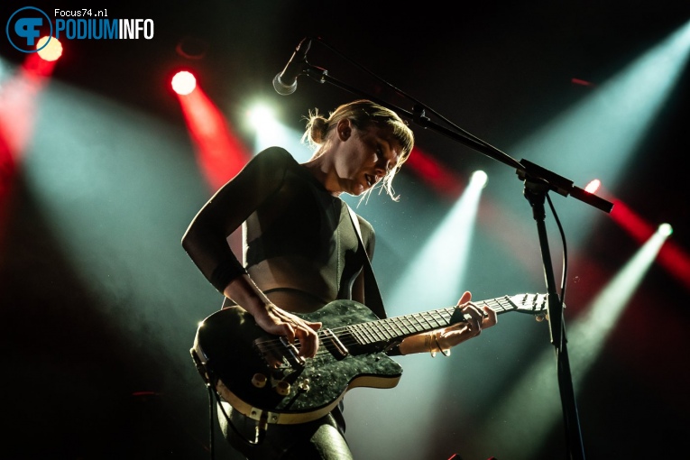 Trixie Whitley op dEUS - 15/05 - TivoliVredenburg foto