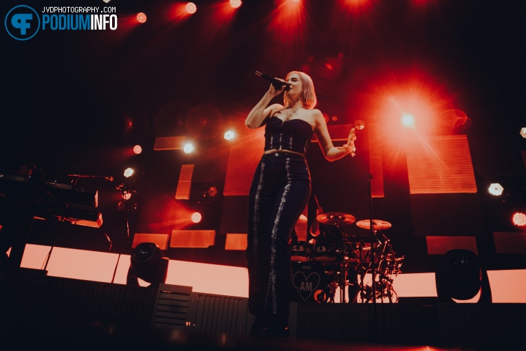 Anne-Marie op Anne-Marie - 16/05 - AFAS Live foto