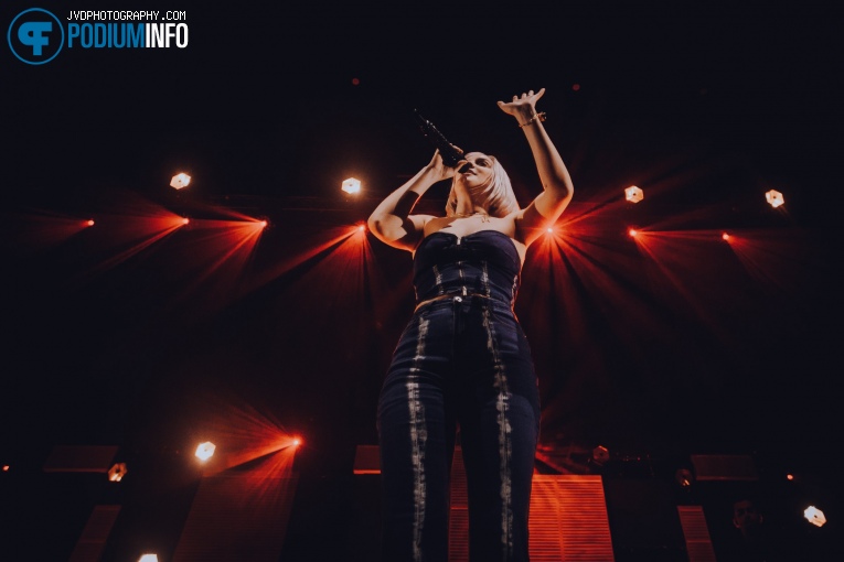 Anne-Marie op Anne-Marie - 16/05 - AFAS Live foto