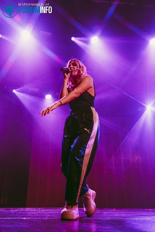 Clara Mae op Alex Aiono - 21/05 - Melkweg foto