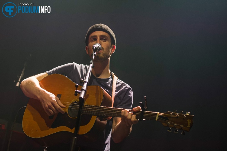 Luca Fogale op Dermot Kennedy - 22/05 - TivoliVredenburg foto