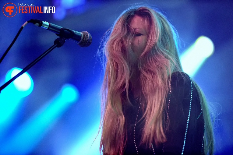 Still Corners op London Calling #1 2019 - zaterdag foto