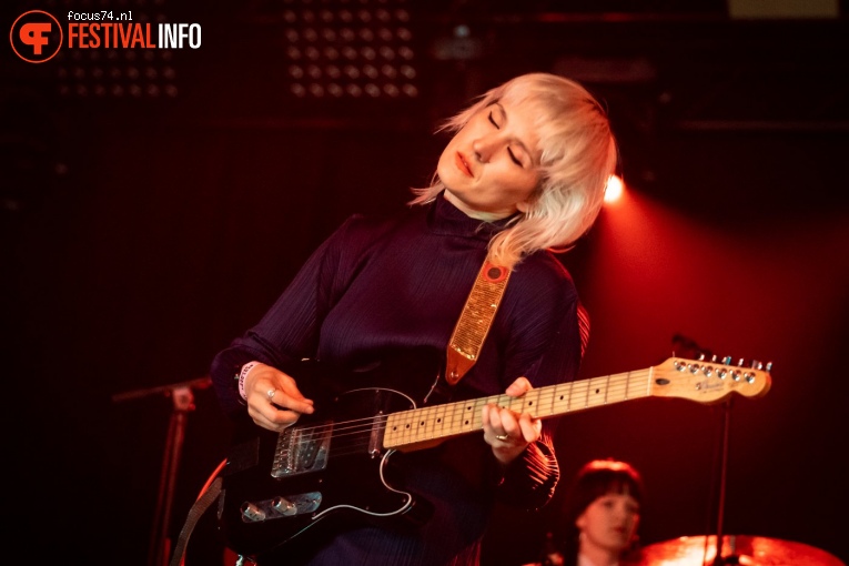 Cate le Bon op Best Kept Secret 2019 - vrijdag 31 mei foto
