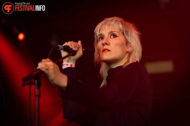 Cate le Bon op Best Kept Secret 2019 - vrijdag 31 mei foto