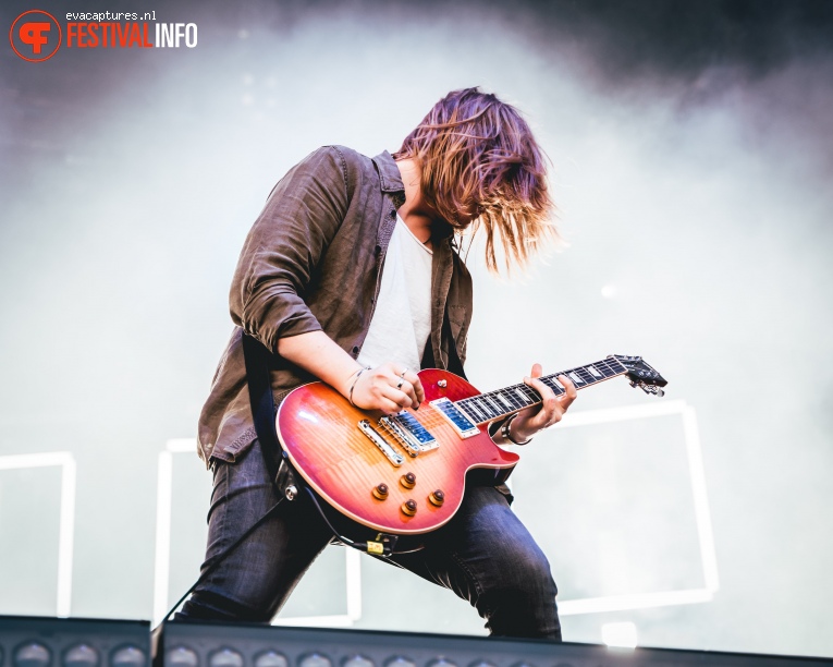 Nothing But Thieves op Vestrock 2019 foto