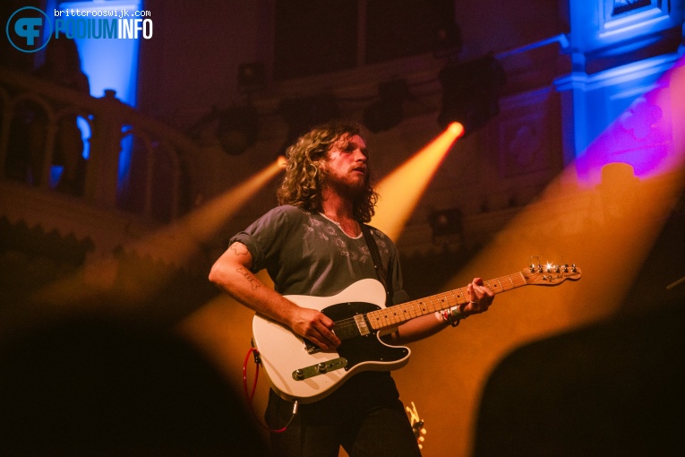 Briston Maroney op Wallows - 02/06 - Paradiso foto