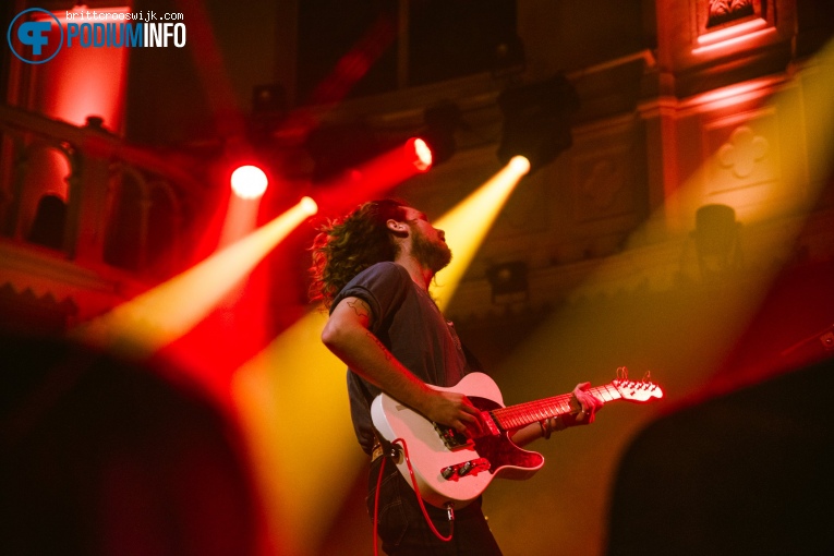 Briston Maroney op Wallows - 02/06 - Paradiso foto
