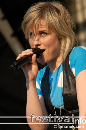 Ilse DeLange op Bevrijdingsfestival Overijssel 2008 foto