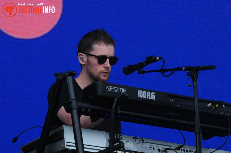 White Lies op Pinkpop 2019 - Zondag foto