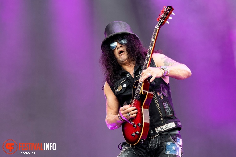 Slash feat. Myles Kennedy & The Conspirators op Pinkpop 2019 - Maandag foto