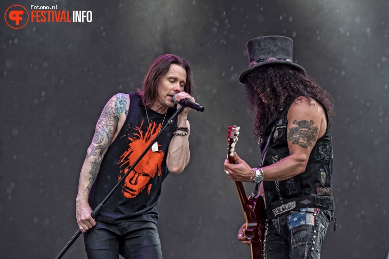 Slash feat. Myles Kennedy & The Conspirators op Pinkpop 2019 - Maandag foto