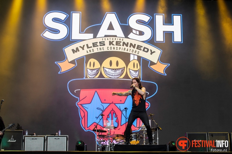 Slash feat. Myles Kennedy & The Conspirators op Pinkpop 2019 - Maandag foto