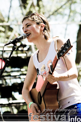 Eva de Roovere op Bevrijdingspop Haarlem 2008 foto