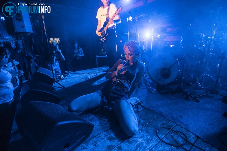 Amyl and The Sniffers op Amyl and The Sniffers - 14/06 - De Nijverheid foto
