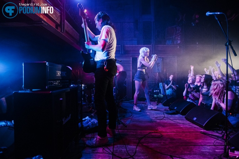 Amyl and The Sniffers op Amyl and The Sniffers - 14/06 - De Nijverheid foto