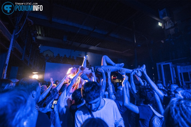 Amyl and The Sniffers op Amyl and The Sniffers - 14/06 - De Nijverheid foto
