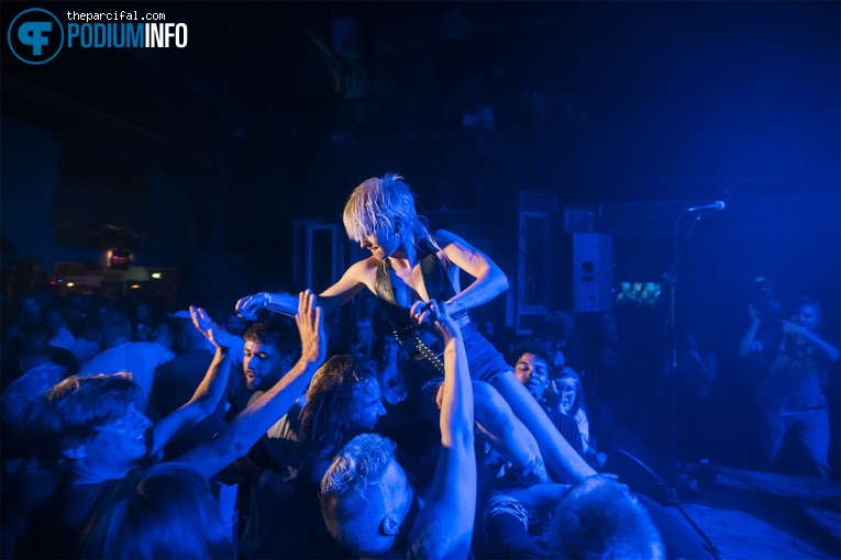 Amyl and The Sniffers op Amyl and The Sniffers - 14/06 - De Nijverheid foto