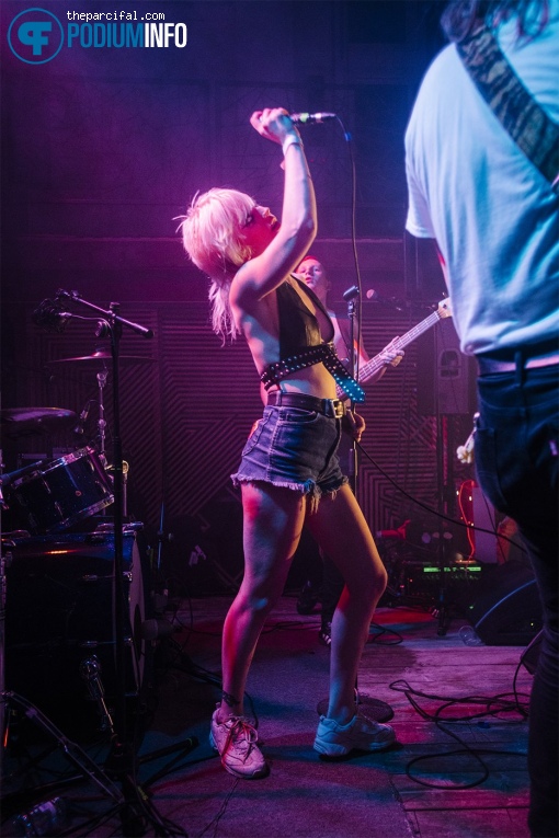Amyl and The Sniffers op Amyl and The Sniffers - 14/06 - De Nijverheid foto