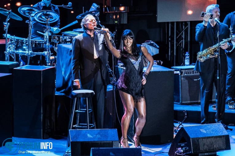 Foto Julio Iglesias op Julio Iglesias - 15/06 - Ahoy