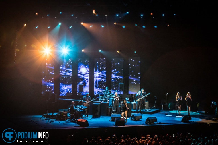 Foto Julio Iglesias op Julio Iglesias - 15/06 - Ahoy