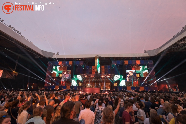 Guus Meeuwis op Guus Meeuwis Groots met een zachte G 2019 - 14/06 - Philips Stadion foto