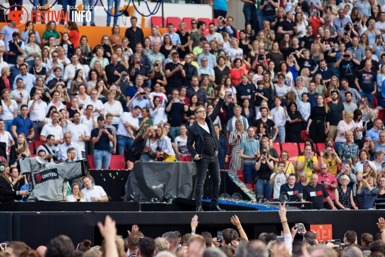 Guus Meeuwis op Guus Meeuwis Groots met een zachte G 2019 - 14/06 - Philips Stadion foto