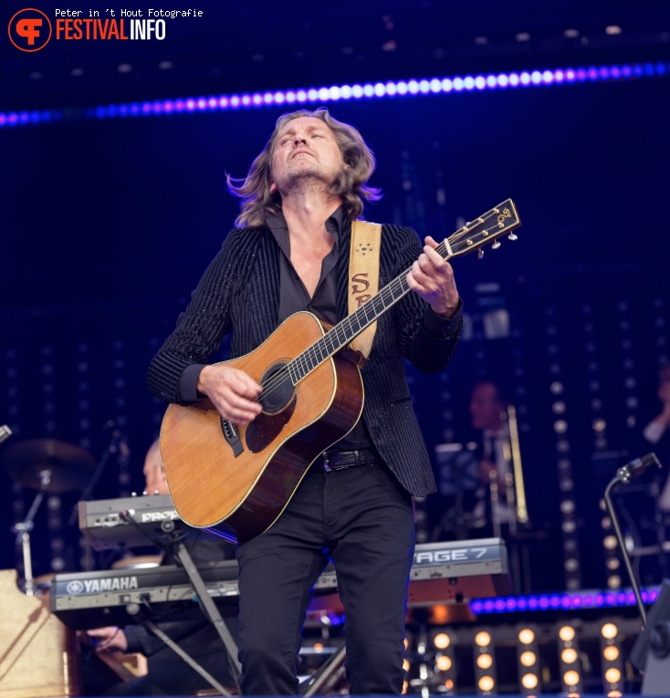 Guus Meeuwis op Guus Meeuwis Groots met een zachte G 2019 - 14/06 - Philips Stadion foto