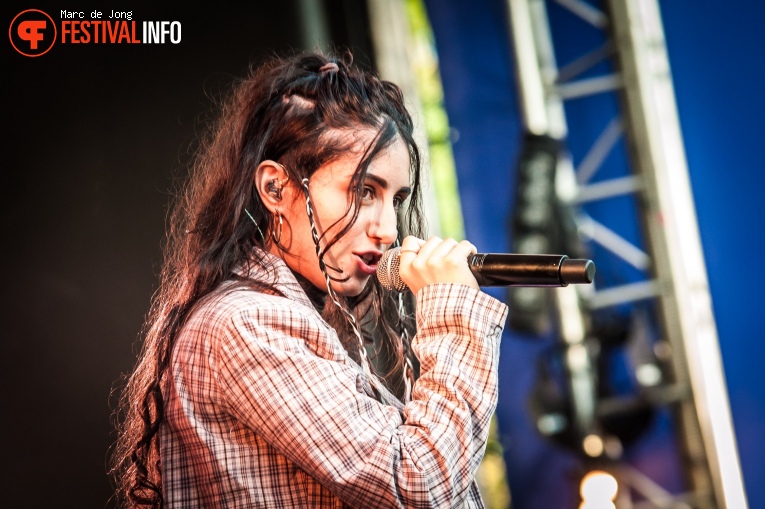 Naaz op Wantijpop 2019 foto