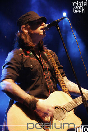 Ricky Warwick op Keith Caputo - 15/5 - Mezz foto