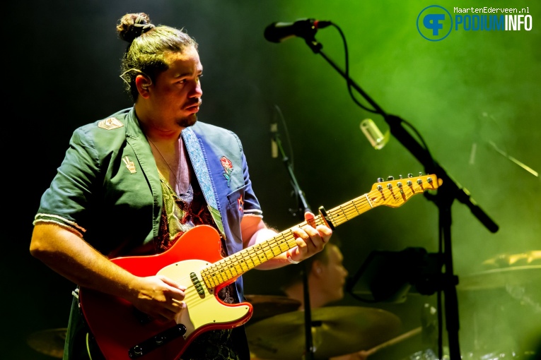 Men At Work op Men At Work - 23/06 - Q-Factory foto