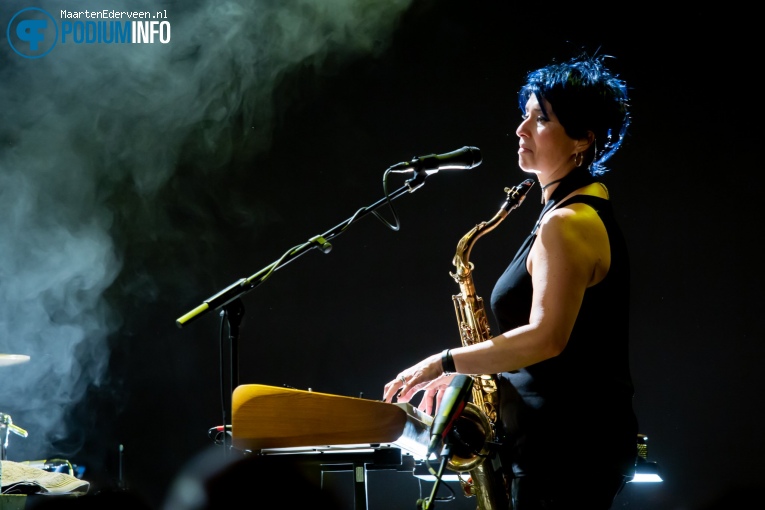 Men At Work op Men At Work - 23/06 - Q-Factory foto