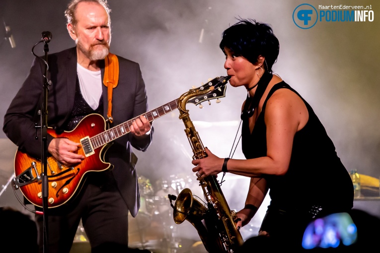 Men At Work op Men At Work - 23/06 - Q-Factory foto