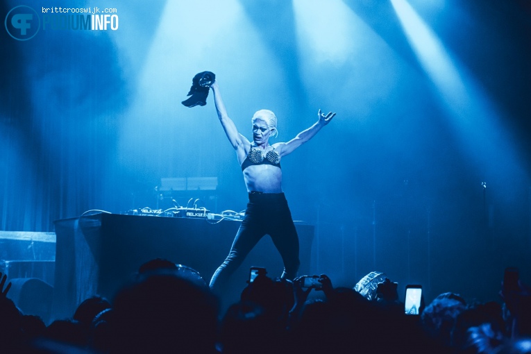 Nancy Goreng op Zara Larsson - 26/06 - Melkweg foto