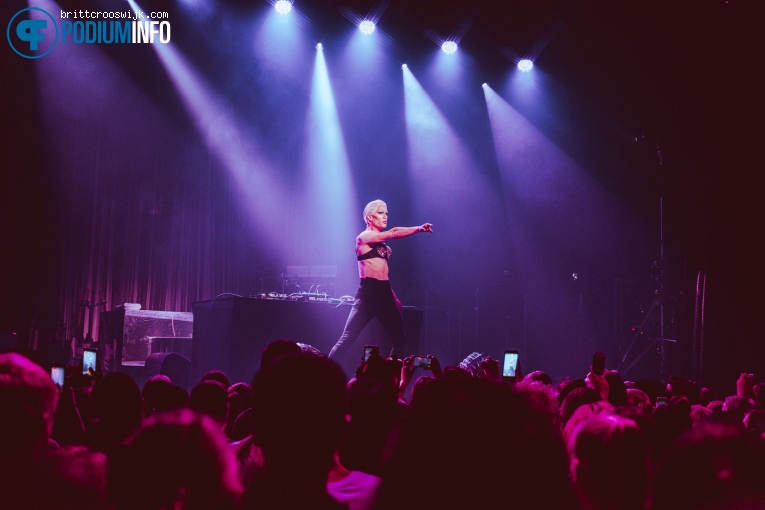 Nancy Goreng op Zara Larsson - 26/06 - Melkweg foto