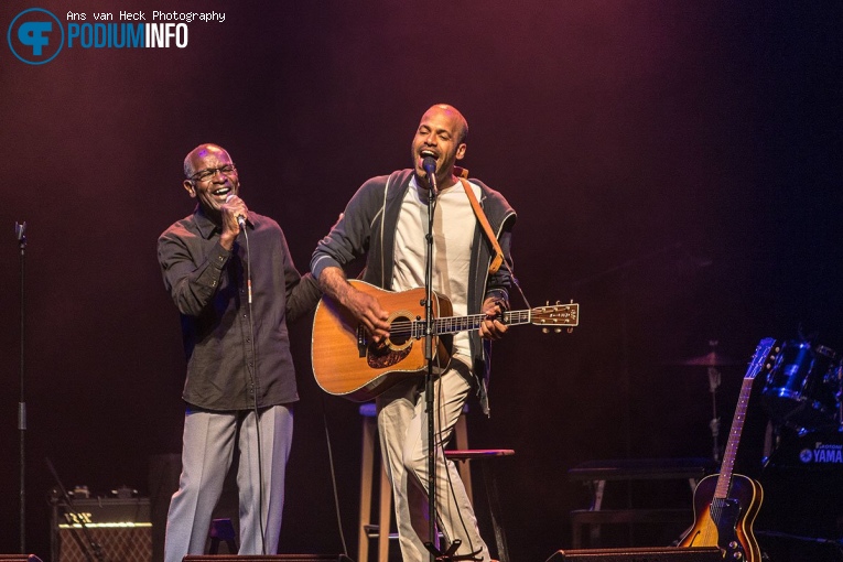 Alain Clark op Mavis Staples - 27/06 - Koninklijk Theater Carré foto