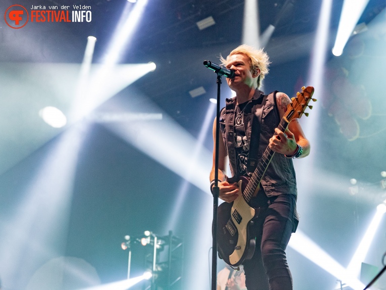 Sum 41 op Jera On Air 2019 - Vrijdag foto