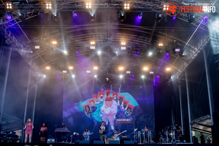Ronnie Flex & Deuxperience Band op Parkpop 2019 foto