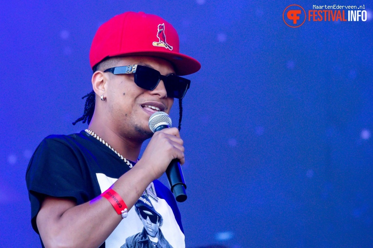 Ronnie Flex & Deuxperience Band op Parkpop 2019 foto