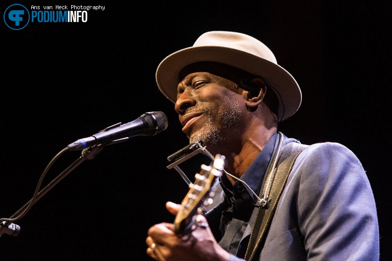 Keb Mo op Keb Mo - 04/07 - TivoliVredenburg foto