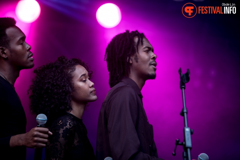 Foto Jeangu Macrooy op Fields of Joy Festival 2019