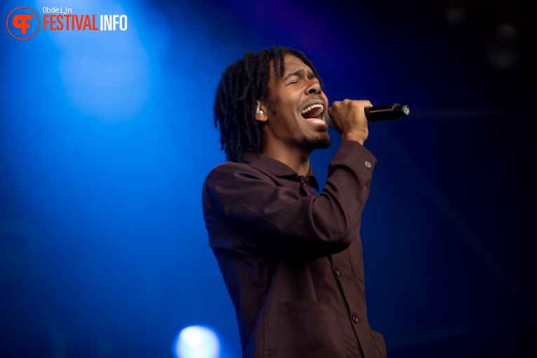 Jeangu Macrooy op Fields of Joy Festival 2019 foto
