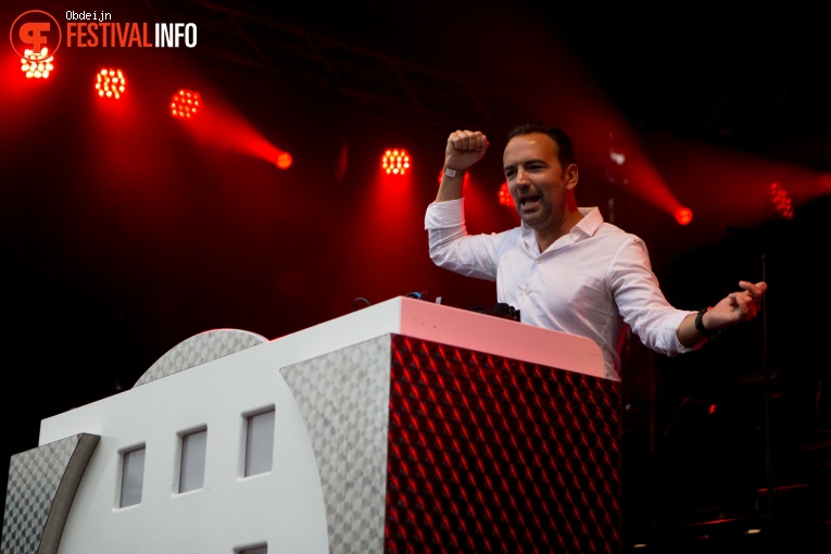 Foto Gerard Ekdom op Fields of Joy Festival 2019