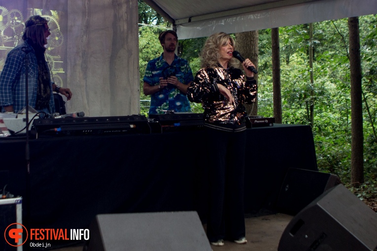 Bonnie St. Claire op Fields of Joy Festival 2019 foto