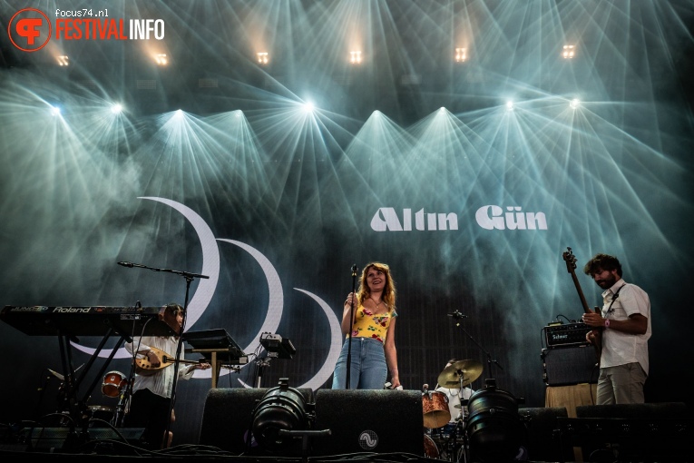 Altın Gün op Down the Rabbit Hole 2019 - vrijdag foto