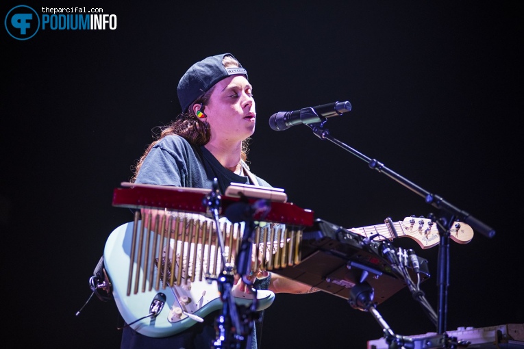 Tash Sultana op Tash Sultana - 06/07 - Ziggo Dome foto