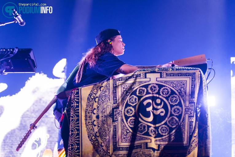 Tash Sultana op Tash Sultana - 06/07 - Ziggo Dome foto