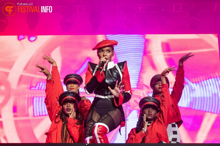 Janelle Monae op Down The Rabbit Hole 2019 - zondag foto