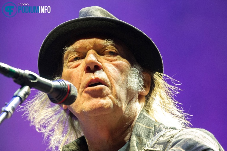 Neil Young op Neil Young + Promise of the Real - 10/07 - Ziggo Dome foto